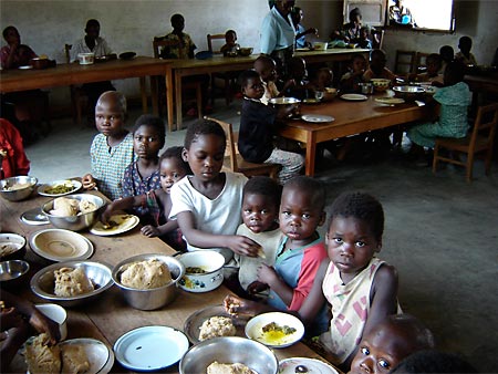 "il centro nutrizionale accoglie più di 60 bambini", Kikwit