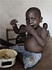 vai a pagina "Salomon sta migliorando anche se la sua pancia è ancora gonfia", centro nutrizionale, Kikwit