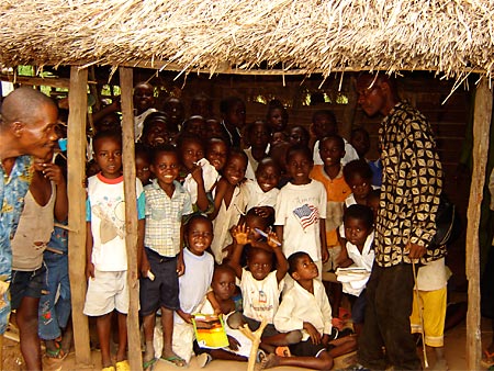 "Un'altra aula senza banchi della scuola (2008)", Kanzombi