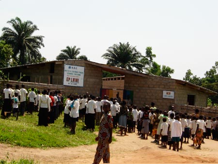 "aprile 2007- la nuova scuola Lwini costruita in “durable”", Kikwit 3